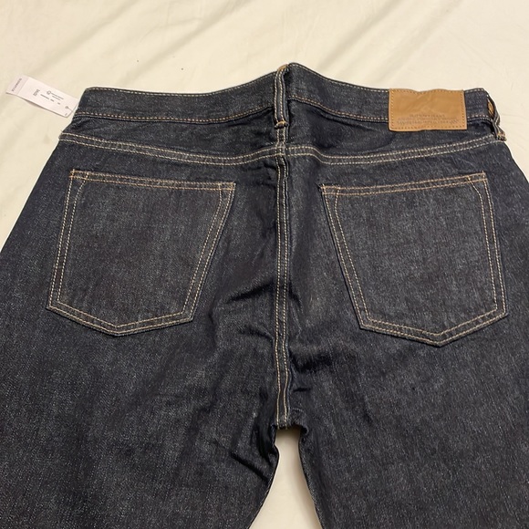 Old navy men’s dark blue jeans - Picture 3 of 4